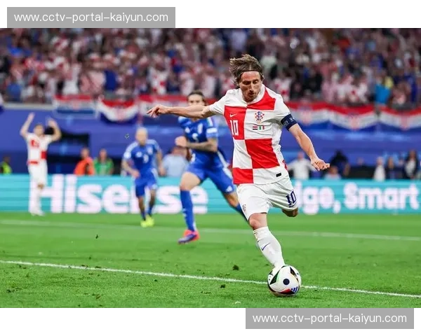 莫德里奇经验调度中场，老将成AC米兰不败纪录基石